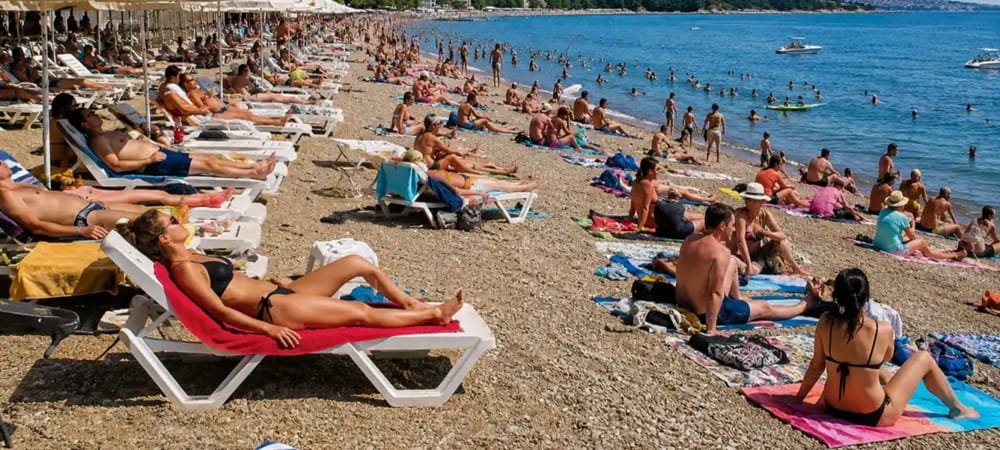 “YOLDAN ÇIKAN OYUN”YILDIZLAR ALTINDA AÇIK HAVA SEYİRCİSİYLE BULUŞUYOR
